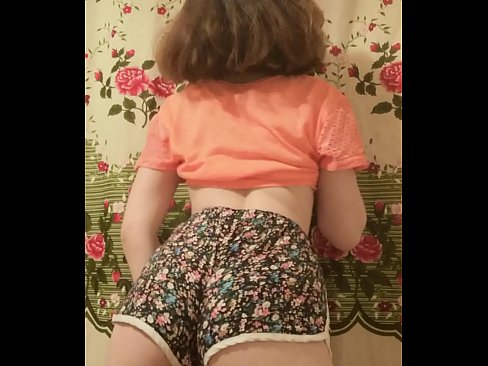 ❤️ Una ghjovana sexy si spoglia i pantaloncini davanti à a camera ️❌ Super sex à co.passionateembracespotlight.ru ❌❤