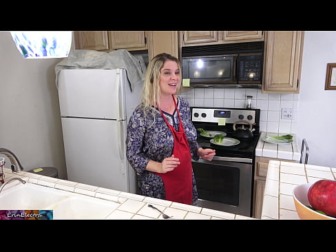 ❤️ Stepmom u munghje in cucina prima di a so data ️❌ Super sex à co.passionateembracespotlight.ru ❌❤