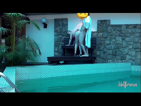 ❤️ Boss invita a cameriera à a piscina, ma ùn pudia resiste à un caldu ️❌ Super sex à co.passionateembracespotlight.ru ❌❤