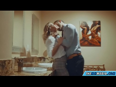 ❤️ Quandu una bionda tettona ti seduce in un bagnu publicu ️❌ Super sex à co.passionateembracespotlight.ru ❌❤